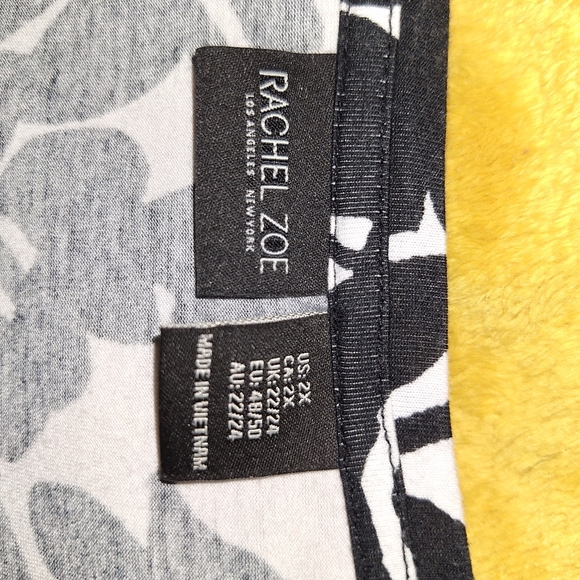 Black and white Top - Picture 4 of 5